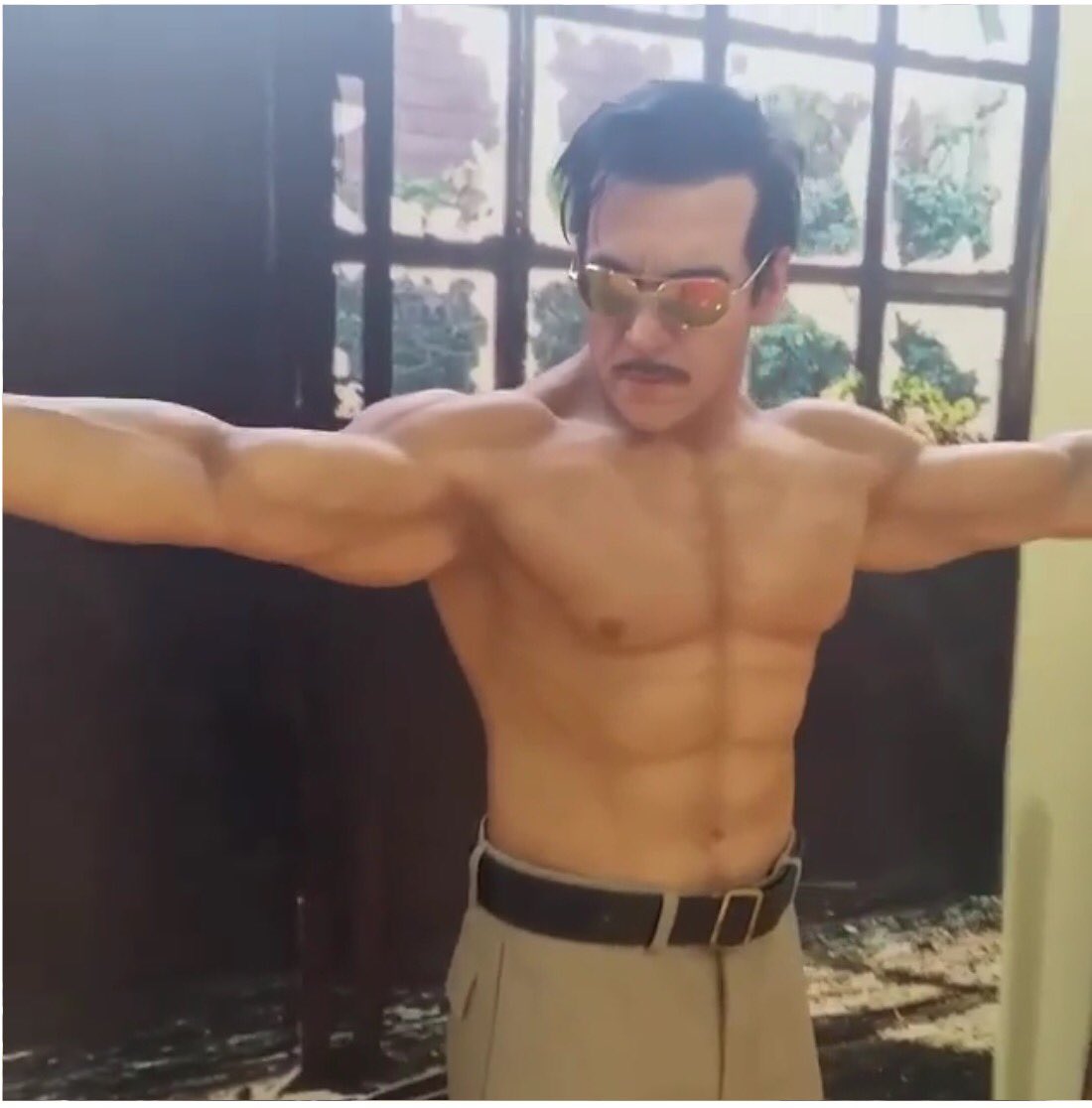 SalluLicious's tweet photo. ★W⭕️RLDWIDE DABANGG..... #SalmanKhan’s Hyperrealistic #statue by Peruvian Artist #WaltWizard https://t.co/2SWNjETgqj https://t.co/lraPgi3qkP