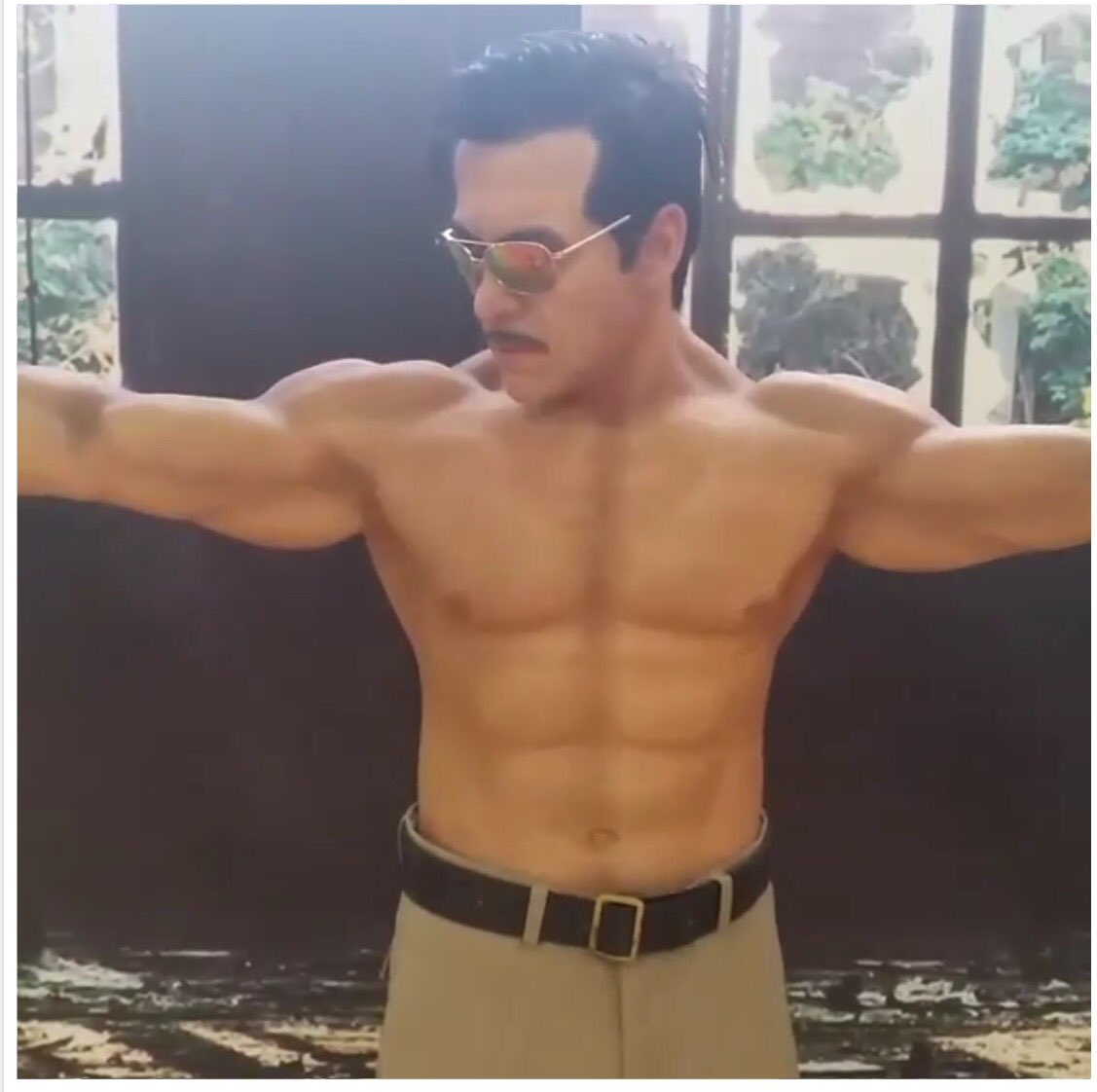 SalluLicious's tweet photo. ★W⭕️RLDWIDE DABANGG..... #SalmanKhan’s Hyperrealistic #statue by Peruvian Artist #WaltWizard https://t.co/2SWNjETgqj https://t.co/lraPgi3qkP