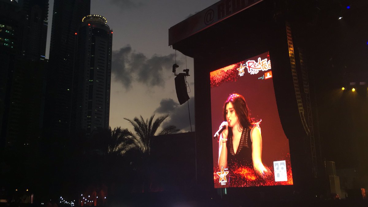 laurmanisjustin's tweet photo. Lauren and Sunsets https://t.co/AxH3FRuH9S
