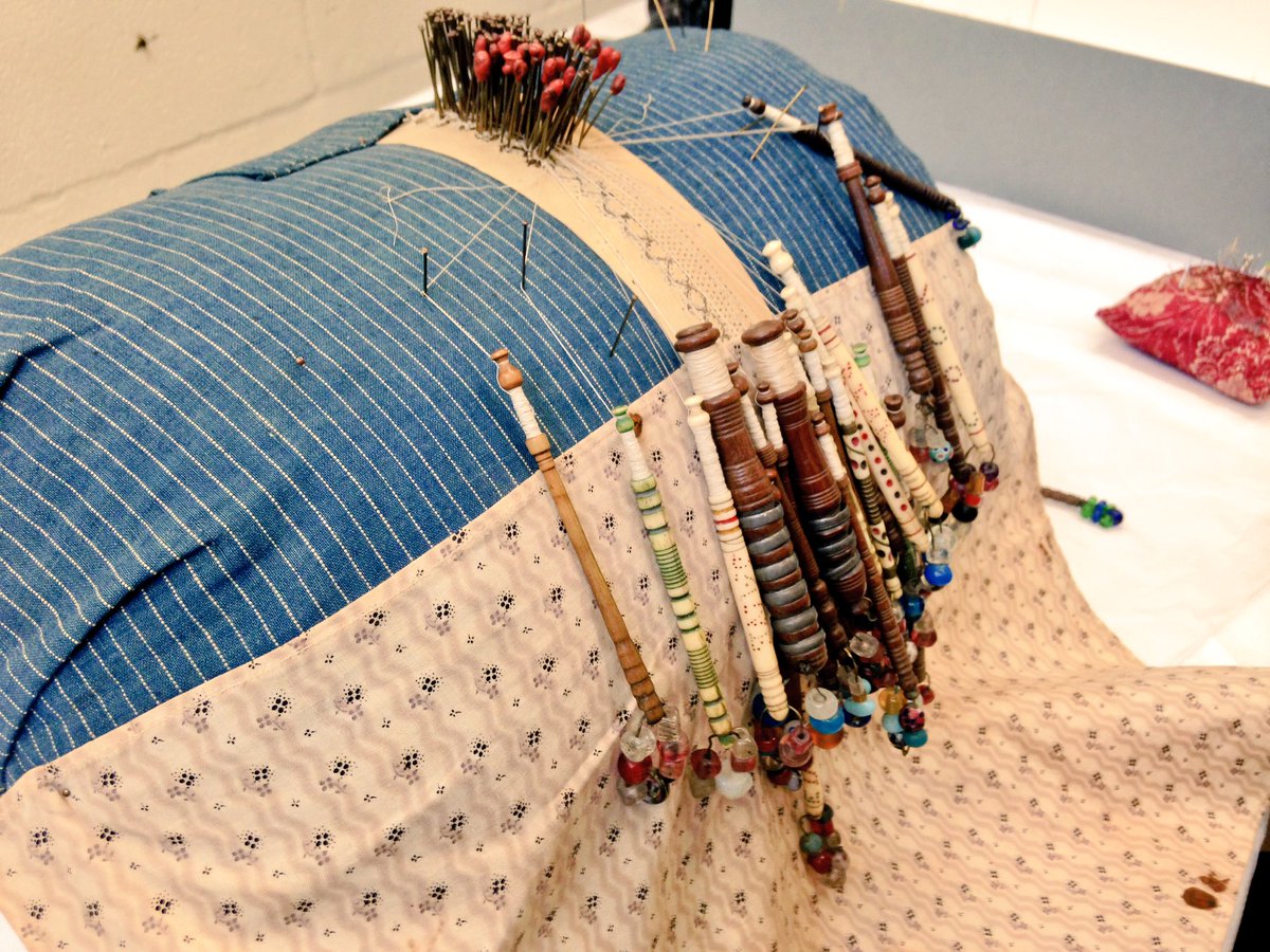 OllieDouglas's tweet photo. Ann Day of @TheLaceGuild untangling + dressing lace pillow (MERL 51/128) for @MERLReading displays #AmazingMakers https://t.co/4KF8OAjTPU
