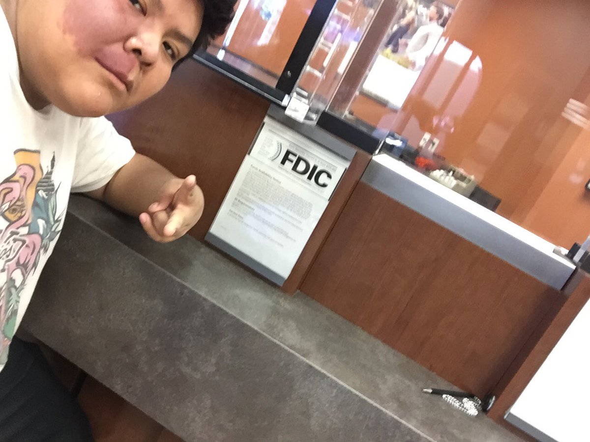 NotahChris's tweet photo. #whatthehowell #imdesprate #extracredit #fdic https://t.co/4rVIbPA5LN