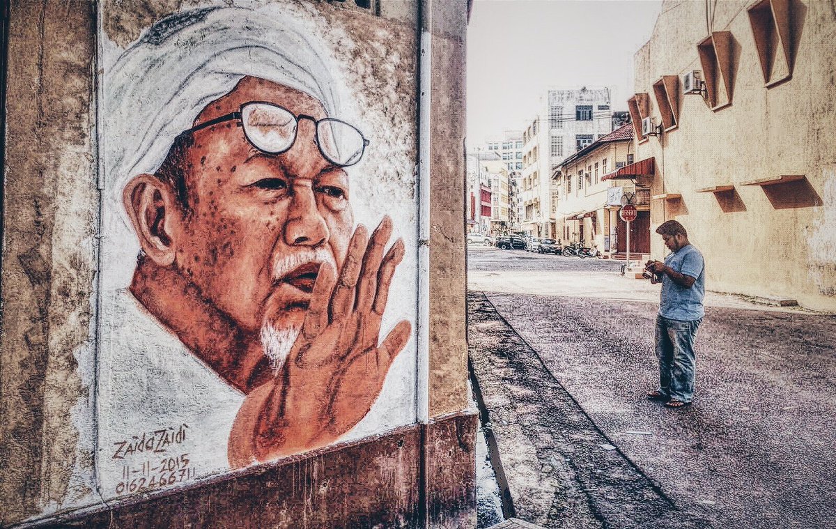 PanPanhere's tweet image. setahun sudah berlalu. biar hina dicaci, kami rakyat mu sentiasa mendoakanmu. remembering Tokku.
