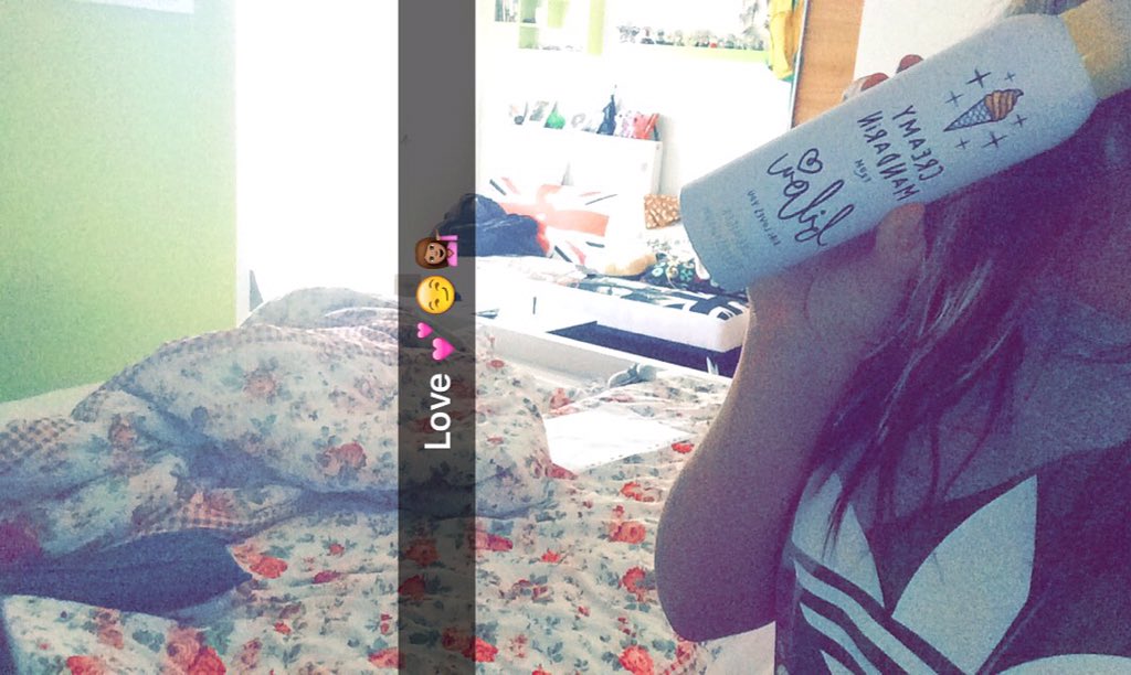 ninamausale's tweet photo. Omg Respekt es riecht so Hammer geil 😍😍😱😱 @BibisBeauty  @julienco_  @mybilougermany  ich liebe es ❤️❤️ #bilou https://t.co/DWDLtlEFLI