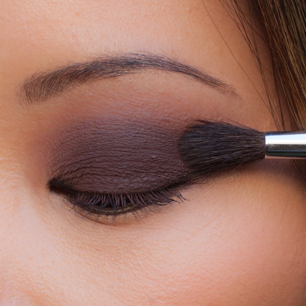 LORAC_Cosmetics's tweet image. Pure matte beauty. Shop our #PROMatte to get this Burgundy #EOTD: lor.ac/oDuyAx