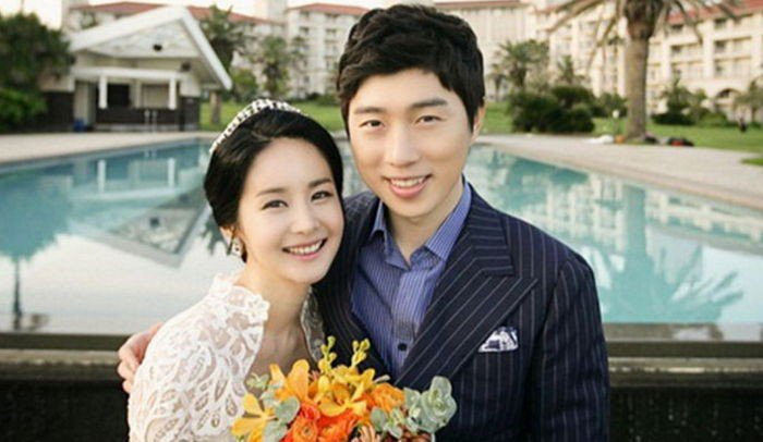 styleguideform's tweet photo. #KimGaYeon and #LimYoHwan Will Be Married in May by #YooJaeSuk
#Korea #Drama #Variety
https://t.co/CySJ1ocpN0 https://t.co/DNyrV0Pu4l