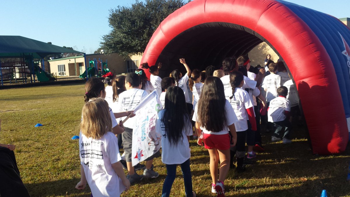 AtascocitaNews's tweet photo. It's a great day for a Fun Run #TimbersElementary @HumbleISD @Boosterthon #Atascocita https://t.co/ykpkdr7yHY