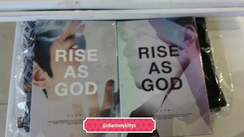 CharmmyKittyS's tweet photo. @Cassie_Surabaya [LAST STOCK]TVXQ Rise As God Album UKnow/Max Ver Rp.210.000 |J-Holic Tumbler Rp.335.000 *exc Ongkir https://t.co/ZJb1FlyFtB