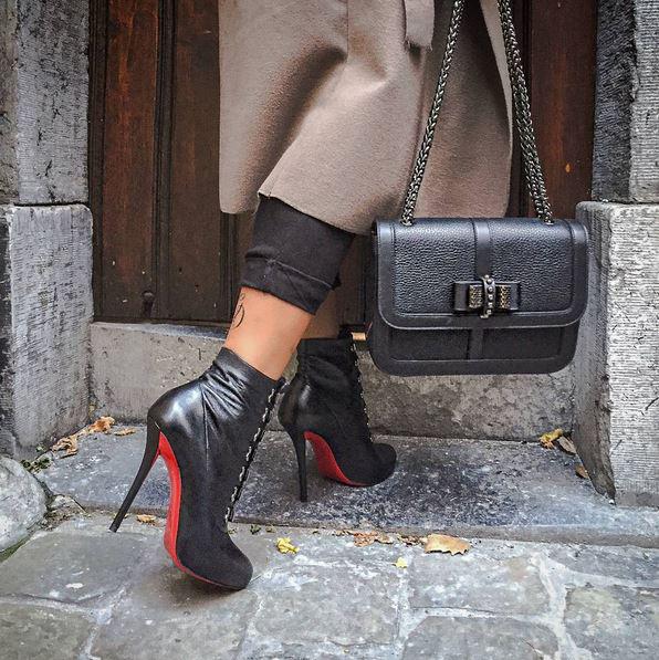 WLLouboutin's tweet photo. RT @LouboutinWorld  
When Troopista and Sweet Charity come knocking at your door

#louboutin #louboutinworld #heels https://t.co/1Mtkb0MPAv