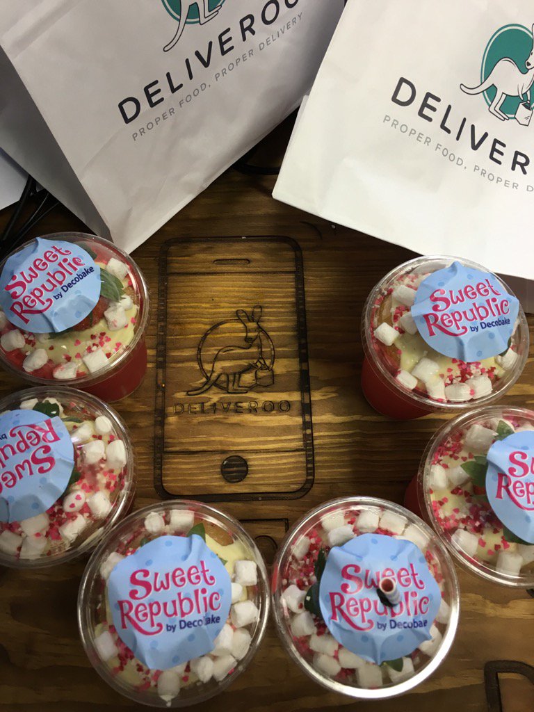 EBacquelin's tweet photo. Best WE of the year starting perfectly with @Deliveroo_DUB delivering Sweet Republic Red Velvet! #FridayFeeling https://t.co/FgtdBixafC