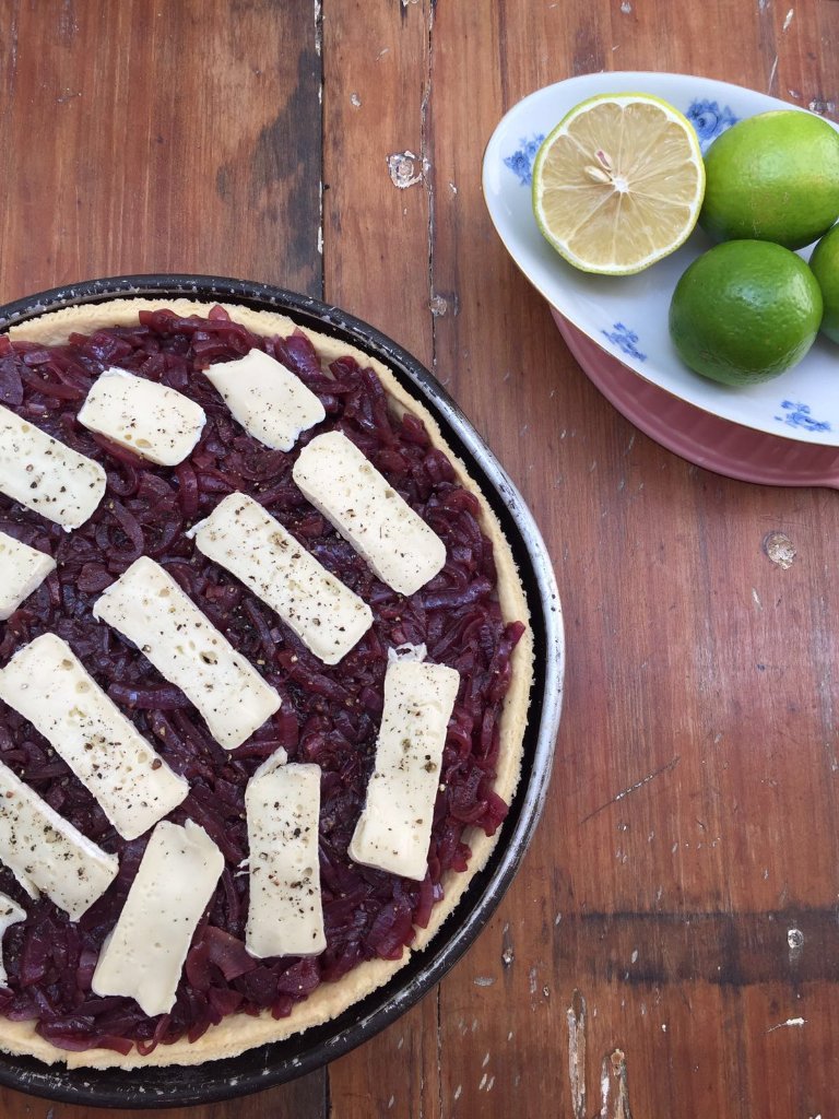 AdolfoCafe's tweet photo. Tarta de cebollas al vino tinto y Brie https://t.co/gHjMdm65BU