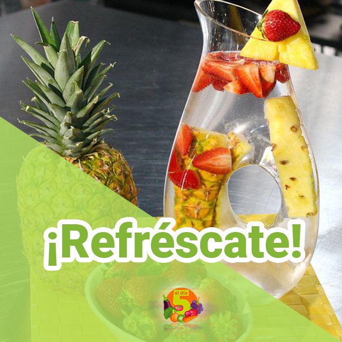 5aldiachile's tweet photo. #MetasSaludables Agua con cáscaras de piña y rodajas de frutillas para darle más sabor a esta bebida. https://t.co/QgqWjab6Pq