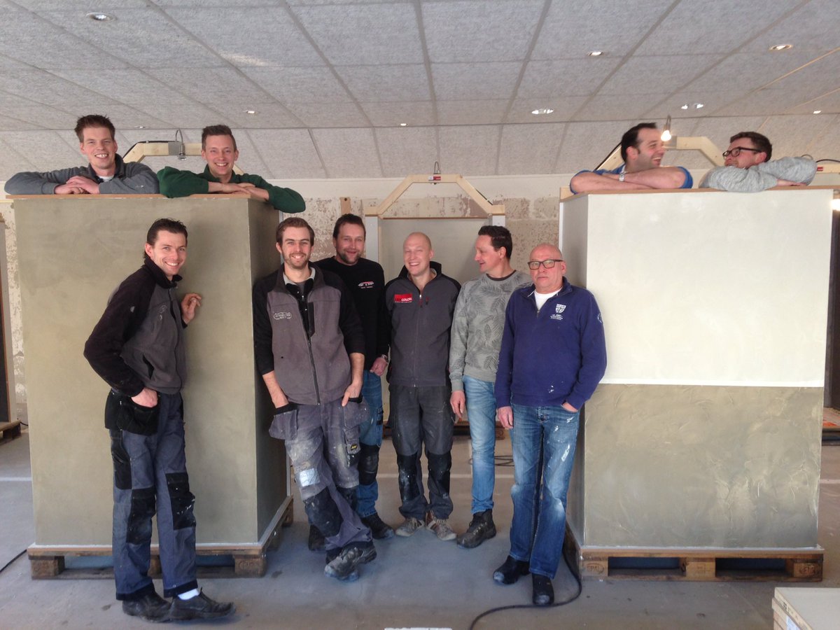 RKB_Nieuwleusen's tweet photo. Dit zijn onze gecertificeerde @cemcolori verwerkers! Gefeliciteerd! #Waterdicht #stucwerk oa voor in #badkamers 👍🏻 https://t.co/Bdl7M6iktr