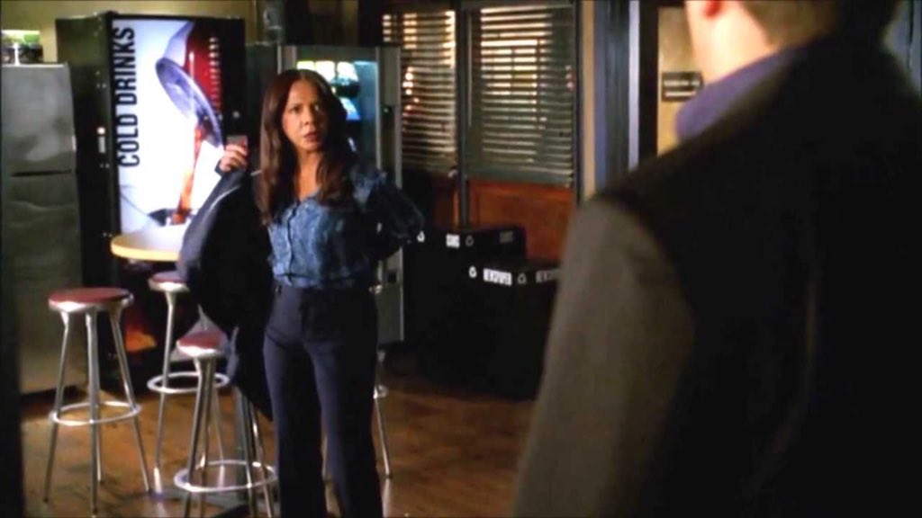 leingh's tweet photo. #RememberWhenCastle put Beckett earrings in Capt. Gates jacket pocket 😮 https://t.co/11eQ6ShPm6