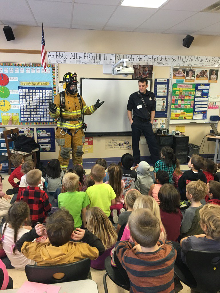 SouthPortlandFD's tweet photo. #FirePreventionSPFD https://t.co/xMnOPvZpiJ