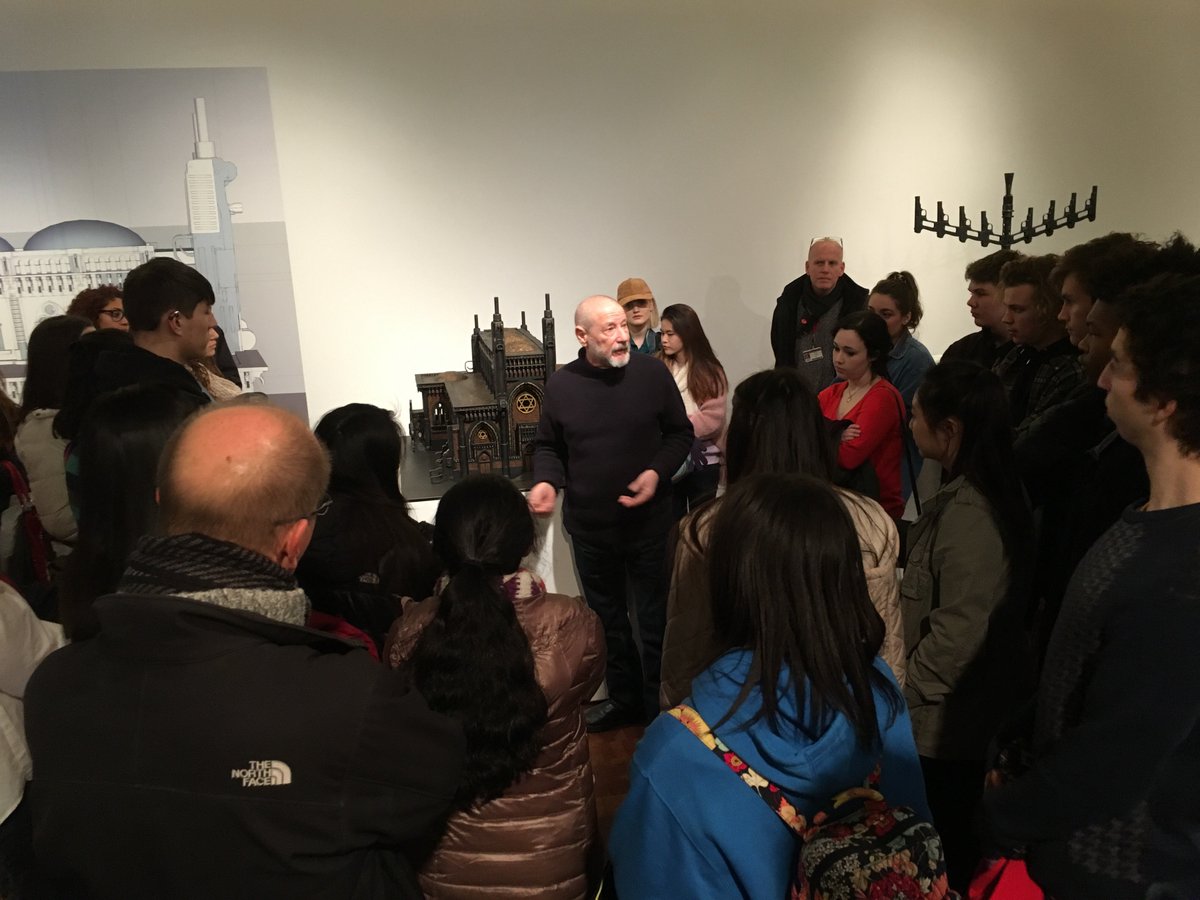 21cLouisville's tweet photo. Thanks @duPontManualVA for visiting today to view #WrathandReverence with Al Farrow. #21cAlFarrow https://t.co/CduWRrkfUS