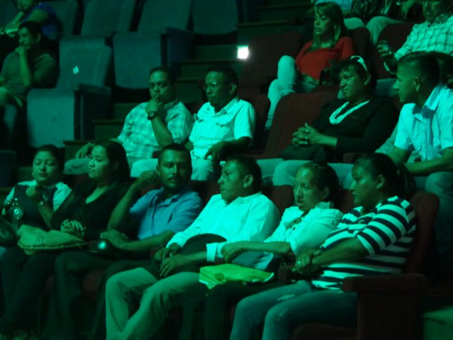 GobAmazonas's tweet photo. #Cumpliendo los compromisos @LiborioGuarulla hizo entrega d 36 reconversión de cargos a empleados de la @gobamazonas https://t.co/DGsam8oX9n