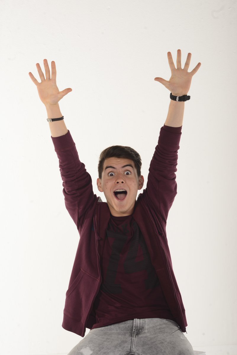 Disneyclub's tweet image. ¡#FelizViernes! ¡Sonrían que es gratis! ¡No dejen que nada apague el fuego de su felicidad! @dali_gonzalez