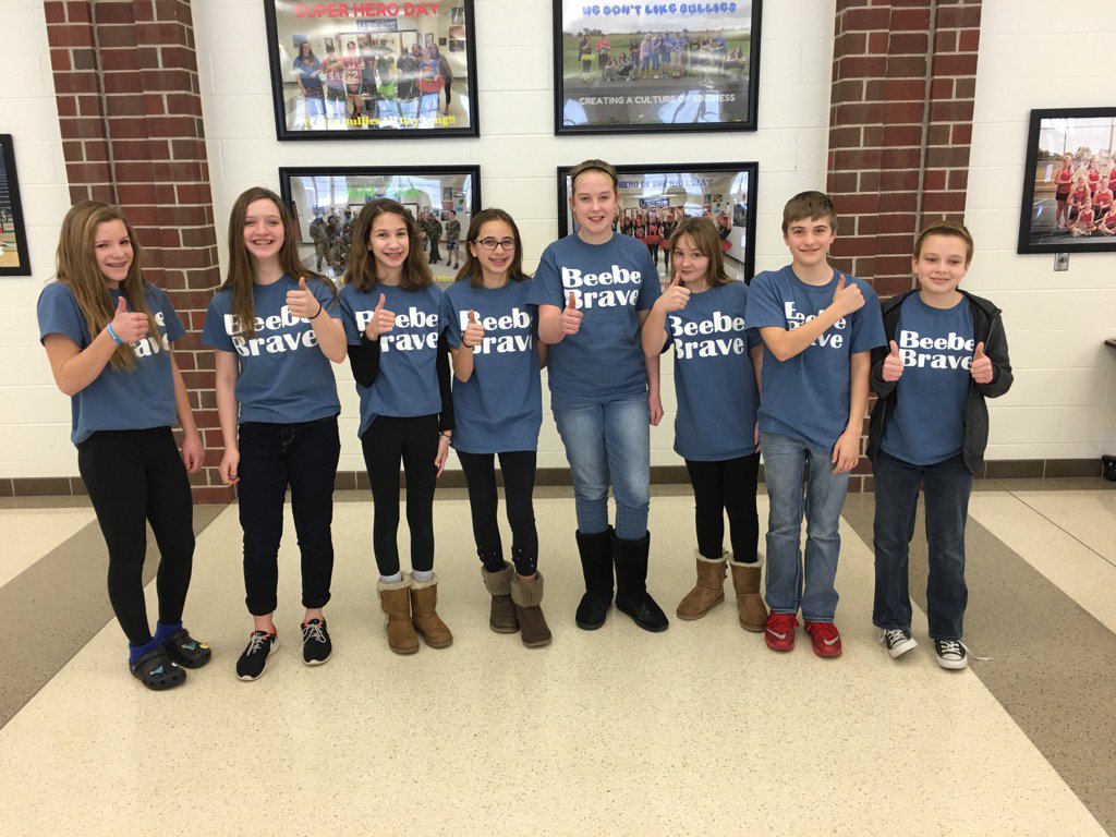 JamesRVoelz1's tweet photo. Our students are showing their support for Mr. Beebe @dragondirector @SouthernHancock #beebebrave #choirup #shbucks https://t.co/7MGcqn56tu