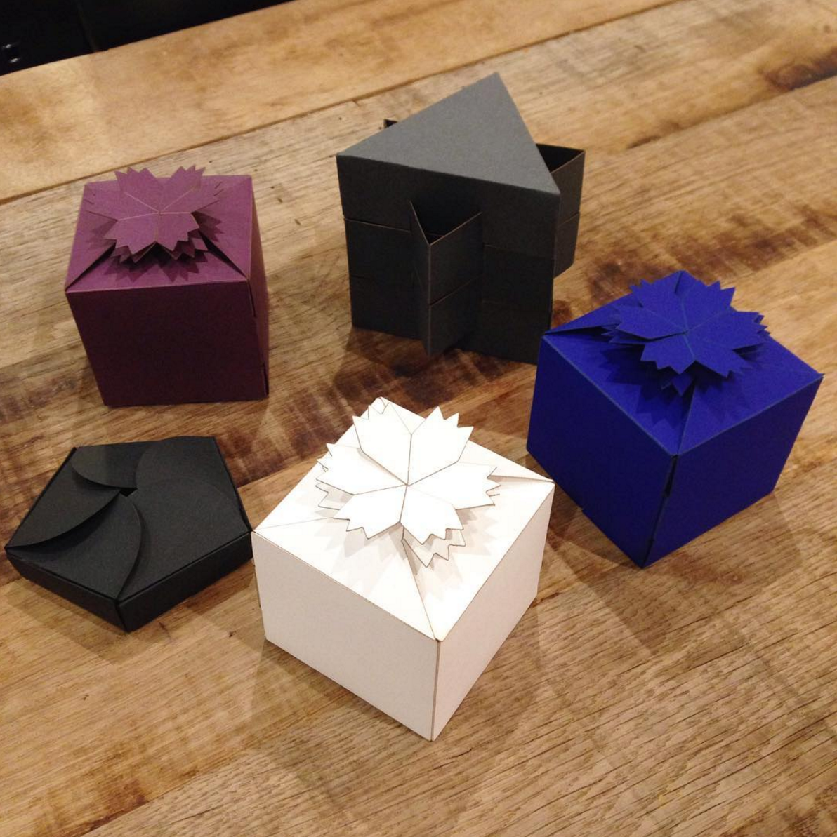 La découpe laser de l'#atelierbulk a bien travaillé aujourd'hui ! #origami #bordeaux #box #lasercut