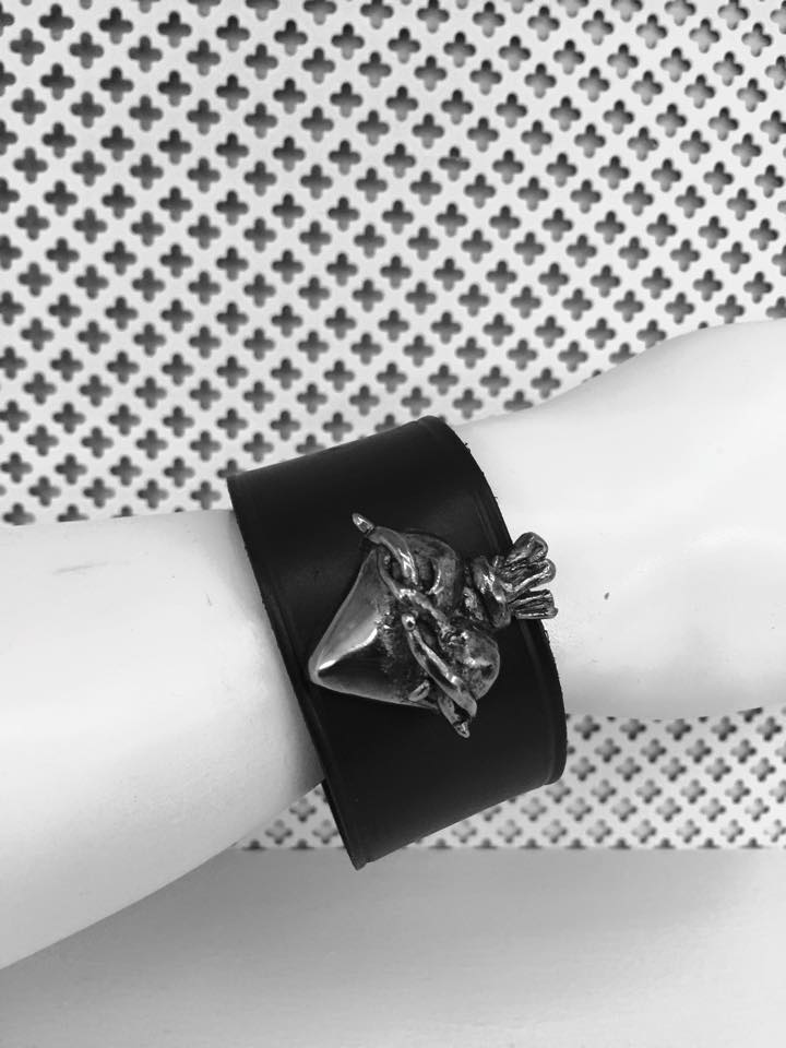 THE BRACELET • <a href="/beblackmamba/">blackmamba</a>