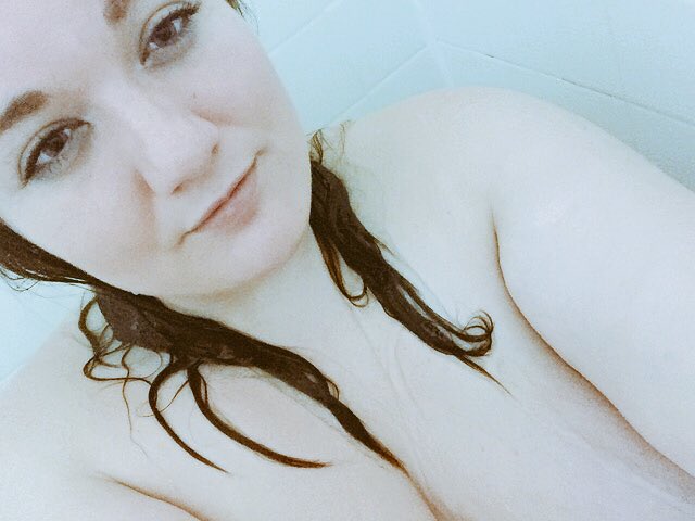 DankBarbie420's tweet photo. He likes me wet 😍😘❤️ https://t.co/cbjzl4NVfc