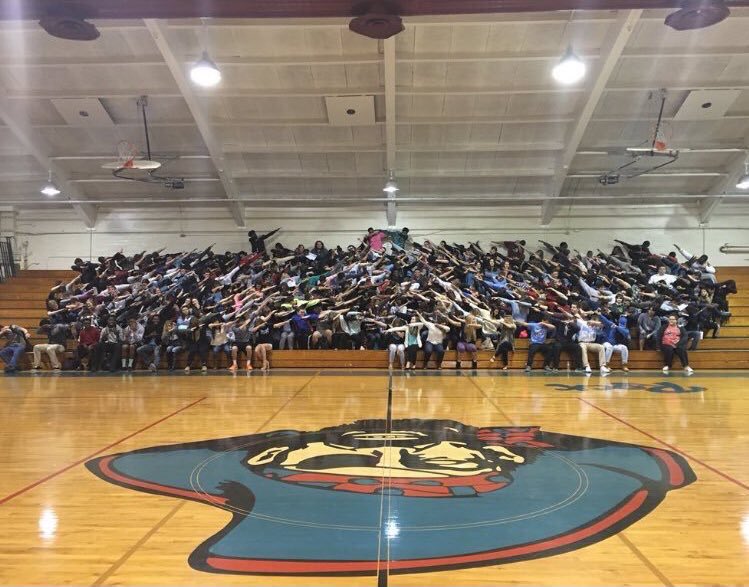 rockledgeSGA's tweet photo. Class of 2016 DABS at their class meeting! https://t.co/KB7agzByEE