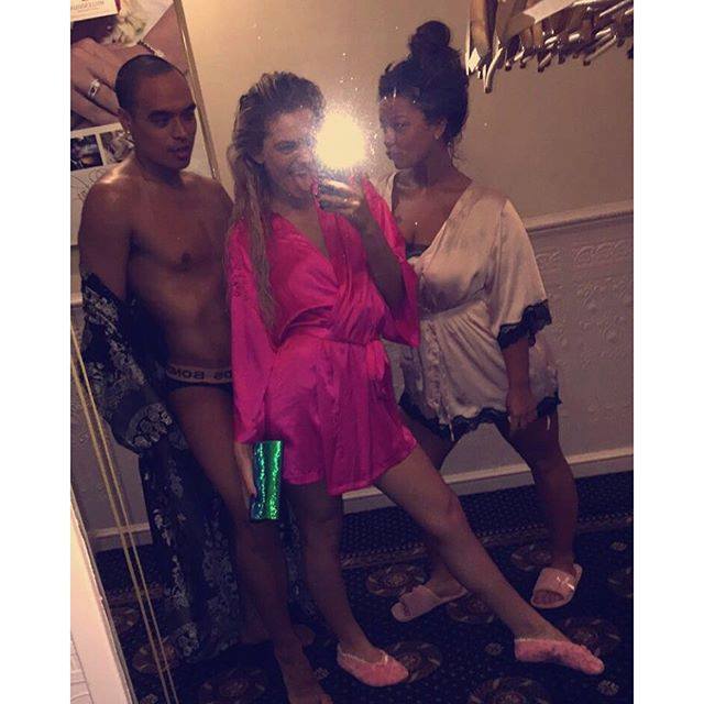 Girls on tour 💋👑💅🏻💅🏻 spray tans  <a href="/seannmileymoore/">SMM</a>  <a href="/louisa/">Louisa</a>