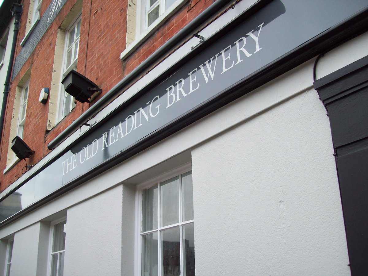ThakeSigns's tweet photo. Complete refurbishment of existing fascia with vinyl and bespoke wooden missing end piece of framework hand made. https://t.co/KYDyVgfcJ1