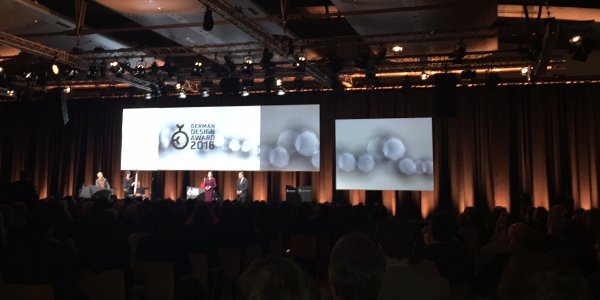 VistaAlegre_pt's tweet photo. Entrega dos prémios #GermanDesignAward2016 está a acontecer agora e arrecadamos 3 prémios. https://t.co/7K3WzRmOXc https://t.co/fSto9dlNez