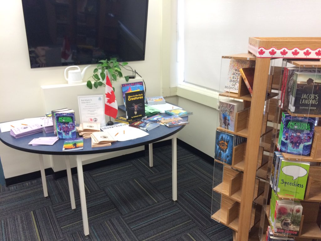 #LearningCommons in action <a href="/PDSB_Libraries/">PDSB Library Learning Commons</a> <a href="/PeelSchools/">Peel District School Board</a>! #MakerSpace #BookFair #ForestOfReading #MysteryReads
