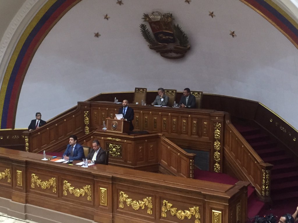 FCEUSB's tweet photo. Nos encontramos en la Asamblea Nacional atendiendo la invitación a la Sesión por el Día de la Juventud. #12F #USBve https://t.co/lljM2Wxw6v