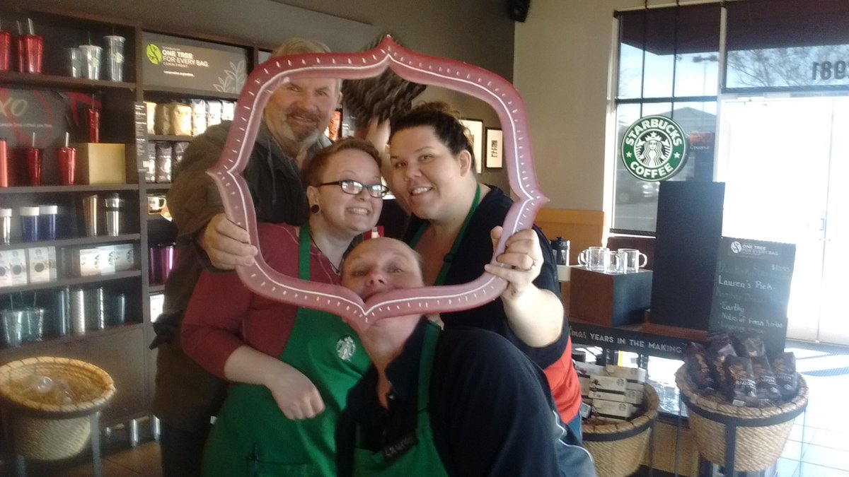 _underscore620's tweet photo. Store 8764 having some partner and customer fun!!! #tobeapartner #StarbucksDate #area147 @JeffSDanley https://t.co/kprd2lYXtB