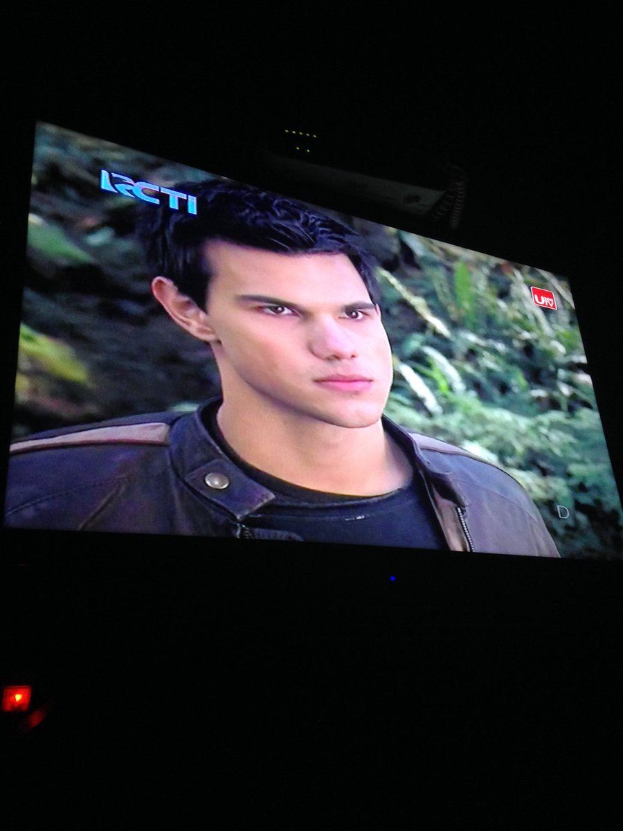 WeAreTwihards's tweet photo. HAPPY BIRTHDAY TO TAYLOR LAUTNER OUR PERFECT JACOB BLACK!💕💗💕 https://t.co/jSUEaMLO0a
