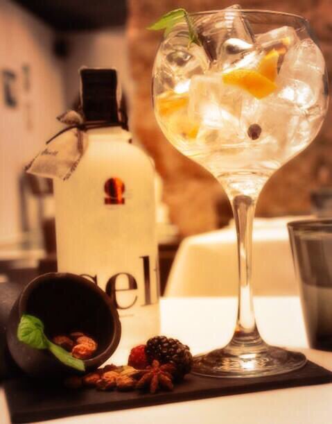 Buen fin de semana a todos!!@sergiocalvogar <a href="/GinAndTwitts/">Gin And Twitts ®</a> <a href="/bodegasgargallo/">Bodegas Gargallo</a> <a href="/BODEGASBIOSCA/">BODEGAS BIOSCA</a> <a href="/eccejato/">Javier Pastor</a> <a href="/miguerausell/">Miguel Angel Rausell</a>