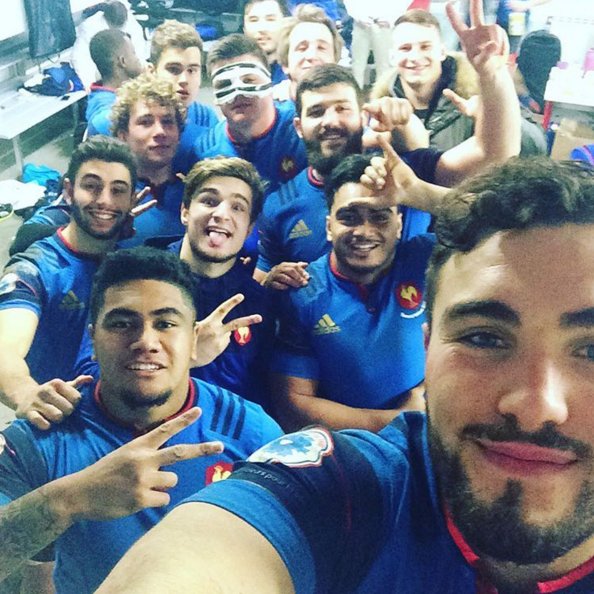 FranceRugby's tweet photo. #FranceU20 Le selfie de la victoire par @eliott_roudil! Bravo les Bleus! #FRAIRL #soutienslexv https://t.co/9DTqwo2IhA