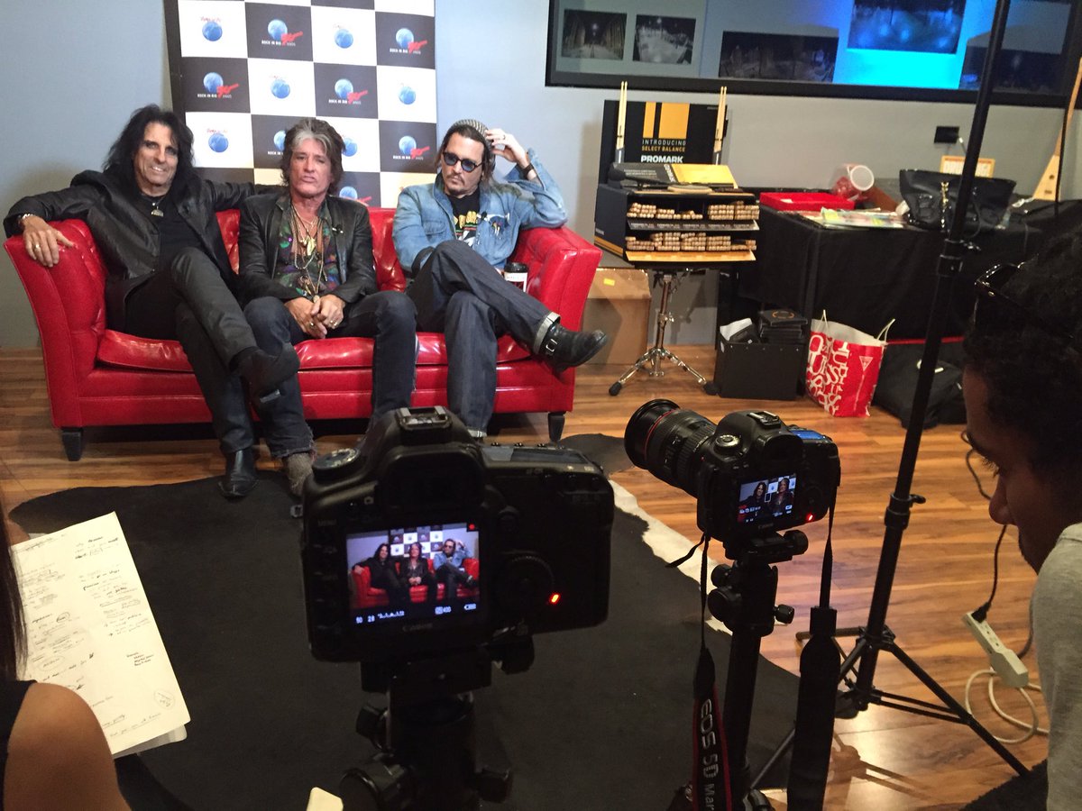 npgmultimedia's tweet photo. #Hollywoodvampires interview https://t.co/VbZ0mTN1r5