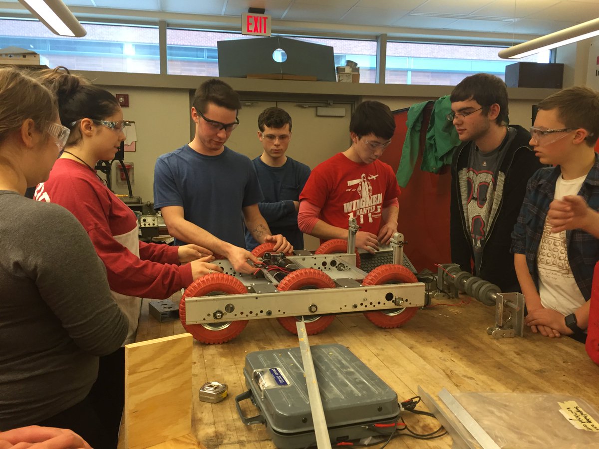 LSrobotics's tweet image. Solving week 5 problems.Tweet us with problems you are experiencing!! 
#FIRSTSTRONGHOLD #omgrobots #WarriorRobotics