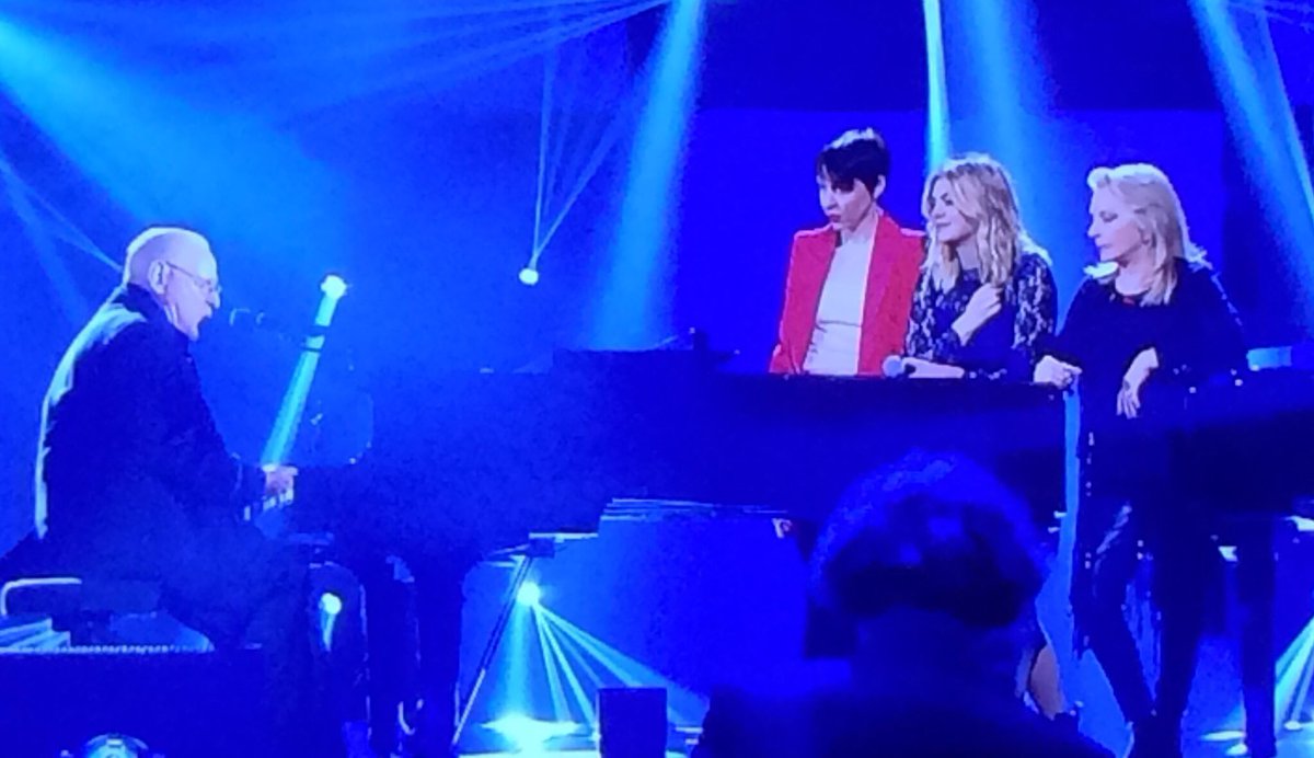 Tatiemaude's tweet photo. Il fallait être sur Fr2 pr voir le sublime hommage de @JeanneCherhal @louane #VSanson pr @shellerwilliam #émotion https://t.co/hWBd319sd5