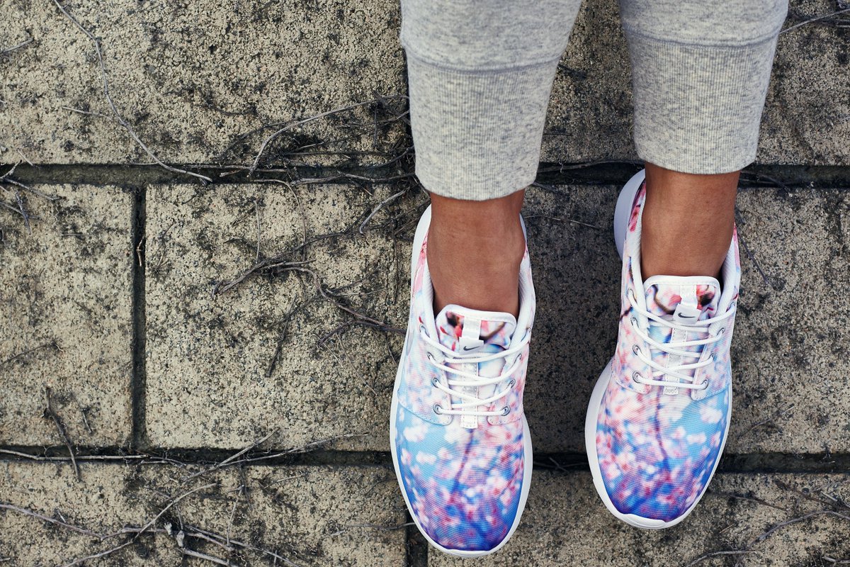 nike roshe run cherry blossom