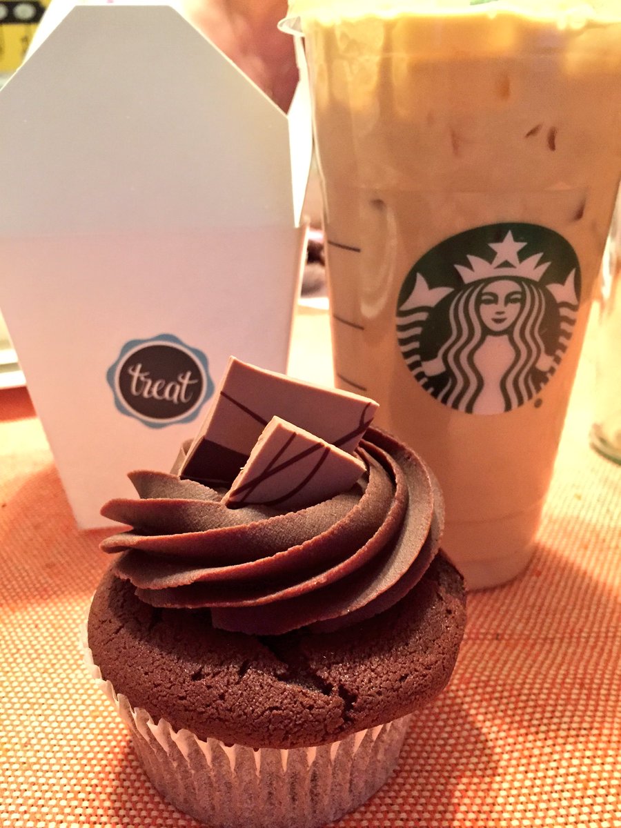 MigenaDulaj's tweet photo. Thats what I call heaven; hazelnut cupcake and coffee. 😍🍫☕️❤️ #treat #cupcakelovin #icecoffeeforlife #amquerying https://t.co/Xu3IaYT7Wn