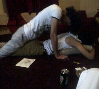 من يبيني اسويله كذا وهه بث