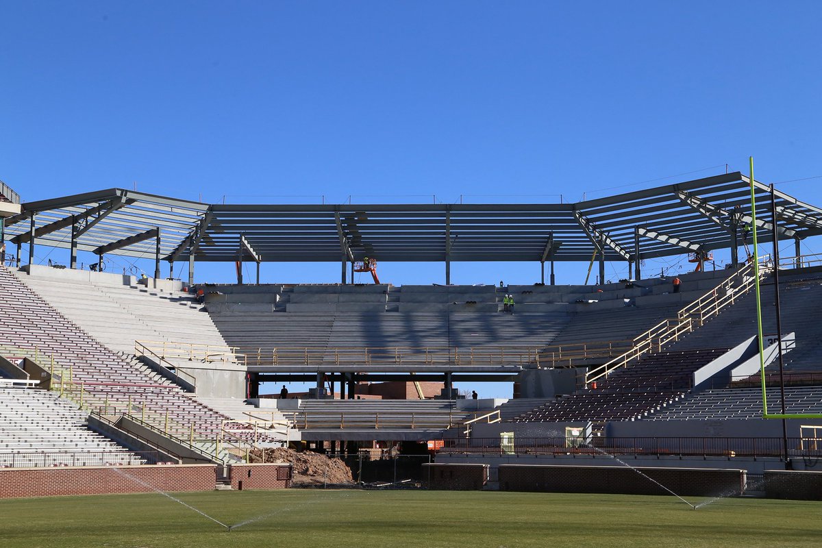OU_Football's tweet photo. Progress. Latest photos from the stadium construction project. More at ➡️ https://t.co/ZsaIxkqyKZ https://t.co/iuxfARaJJ1