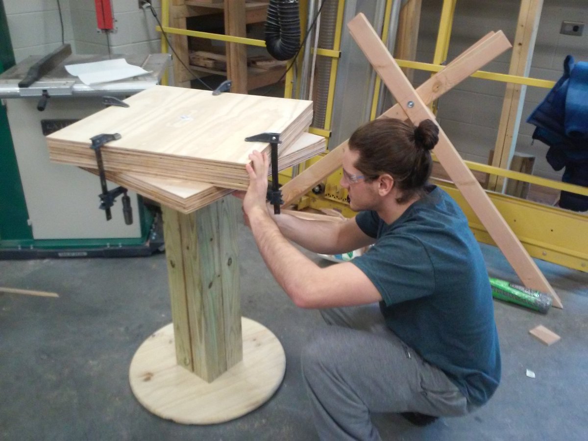 VTConcreteCanoe's tweet photo. The team's master carver creating the stands for our canoe! #WorkHard #IKnowWhatImDoing https://t.co/BlH8pSdSEw