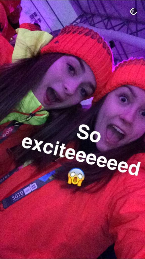 TeamD's tweet photo. Auf unserem Snapchat Account Olympiamschaft geht's rund. Laura hat ihn in ihrer Hand ✌️ #wirfuerD https://t.co/f87b7Lryso