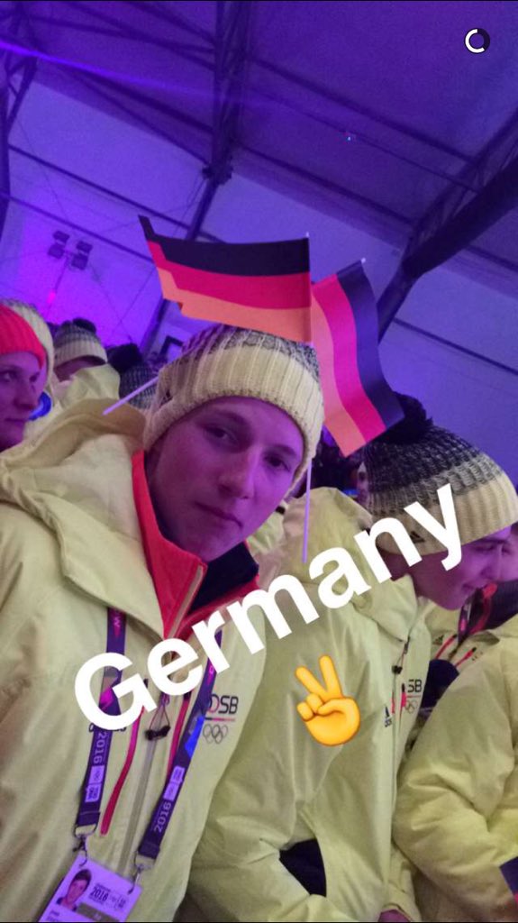 TeamD's tweet photo. Auf unserem Snapchat Account Olympiamschaft geht's rund. Laura hat ihn in ihrer Hand ✌️ #wirfuerD https://t.co/f87b7Lryso