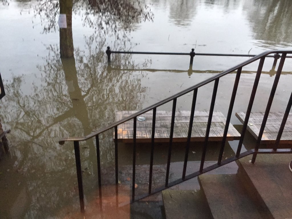 marcus_harding's tweet photo. #hightide @citybargew4 nowhere to go except back to the bar! #anotherpint #ohdamn https://t.co/6lAZVjANqR