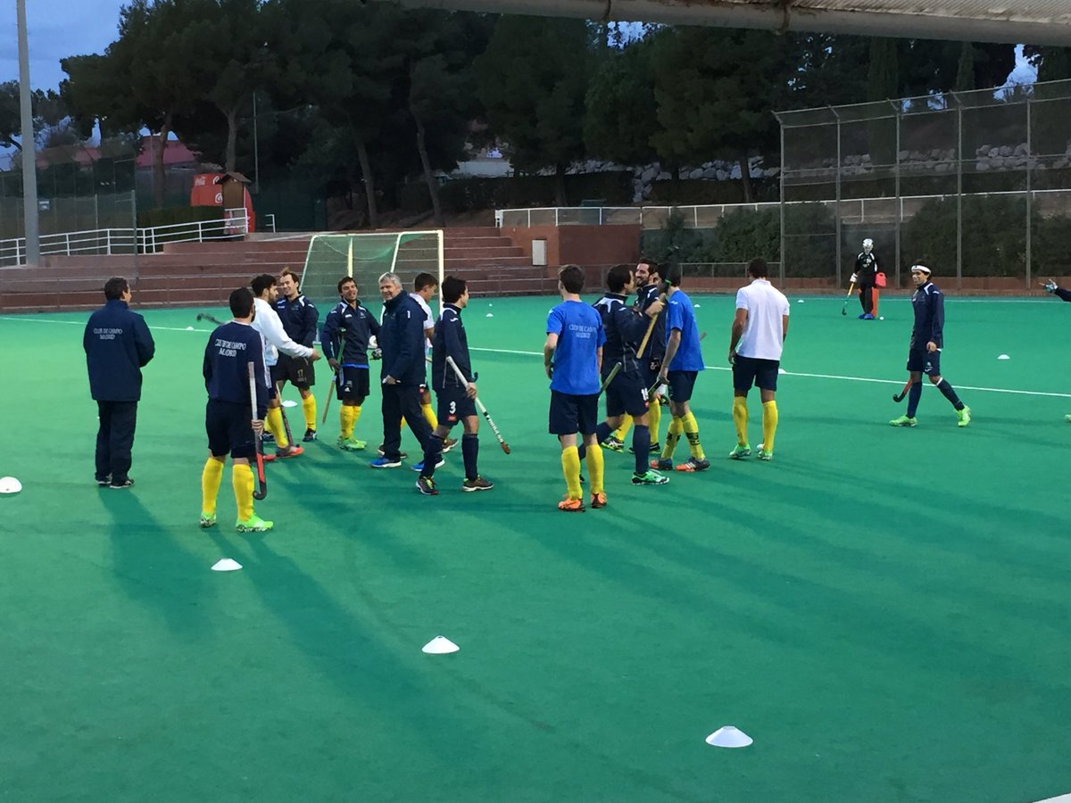 CdCDivdeHonorA's tweet photo. Disfrutando de volver a entrenar todos juntos y competir! #ccvm #THB2016 🏑🏑💪💪 https://t.co/G6RbBSwFNN