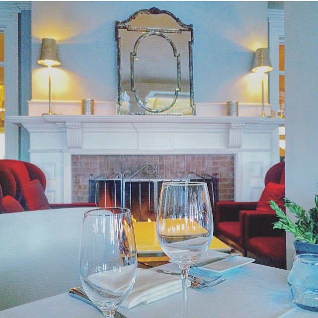 🔥Fireside business lunching. #interiors