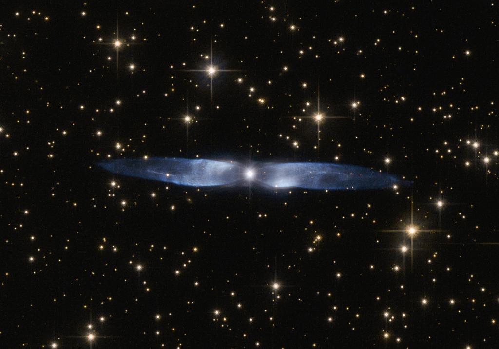 NASA's tweet photo. This cosmic snapshot captures the icy blue wings of a planetary nebula within the Milky Way: https://t.co/5uRqzNNUFL https://t.co/OfY6yYmYCH