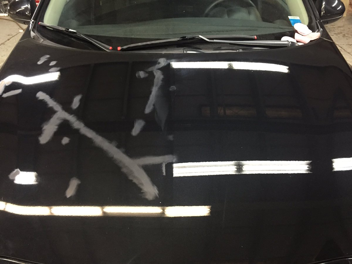 MrMomforNow's tweet photo. Here is halfway through removing scratches from the hood of a Mazda 3.
#detailing #workandstuff https://t.co/Y42DgfU9h0